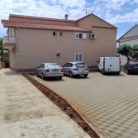 Apartments With Parking Space Sukosan, Zadar - 5888 Сукошан